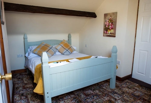 Horse and Jockey Room 1-
