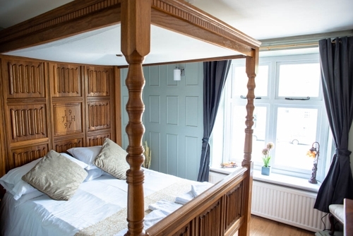 Horse and Jockey Room